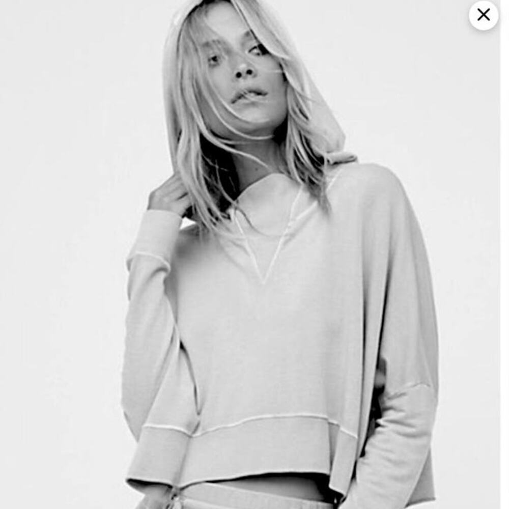 EUC Intimately Free People Heather Gray Cropped Oversized Hoodie Tee Small